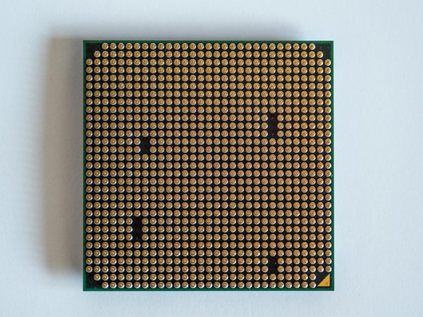 Comment choisir un bon casque audio pour les conférences téléphoniques dans un environnement bruyant?