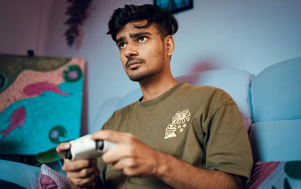 Comment intégrer des éléments de gestion de la santé mentale dans un jeu de simulation de vie?